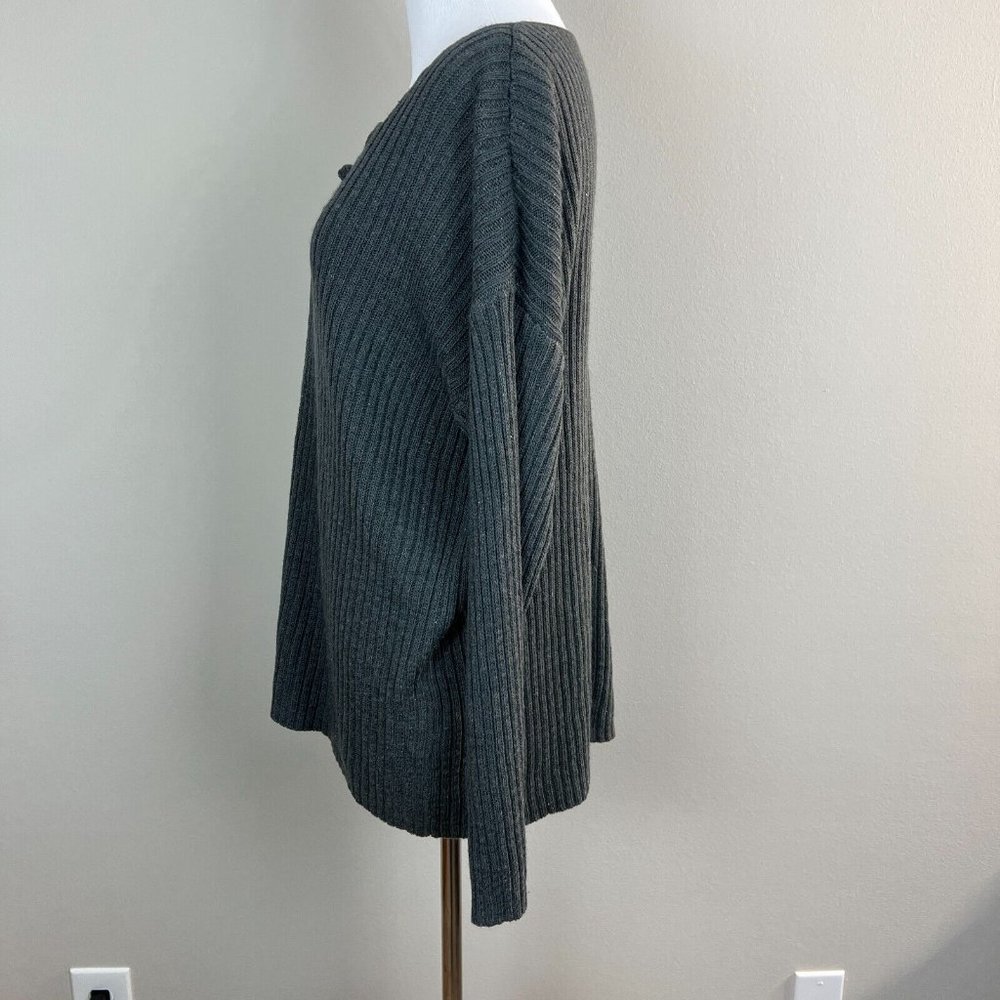 Women's Ribbed V-Neck Sweater - Gray - Picture 6 of 9